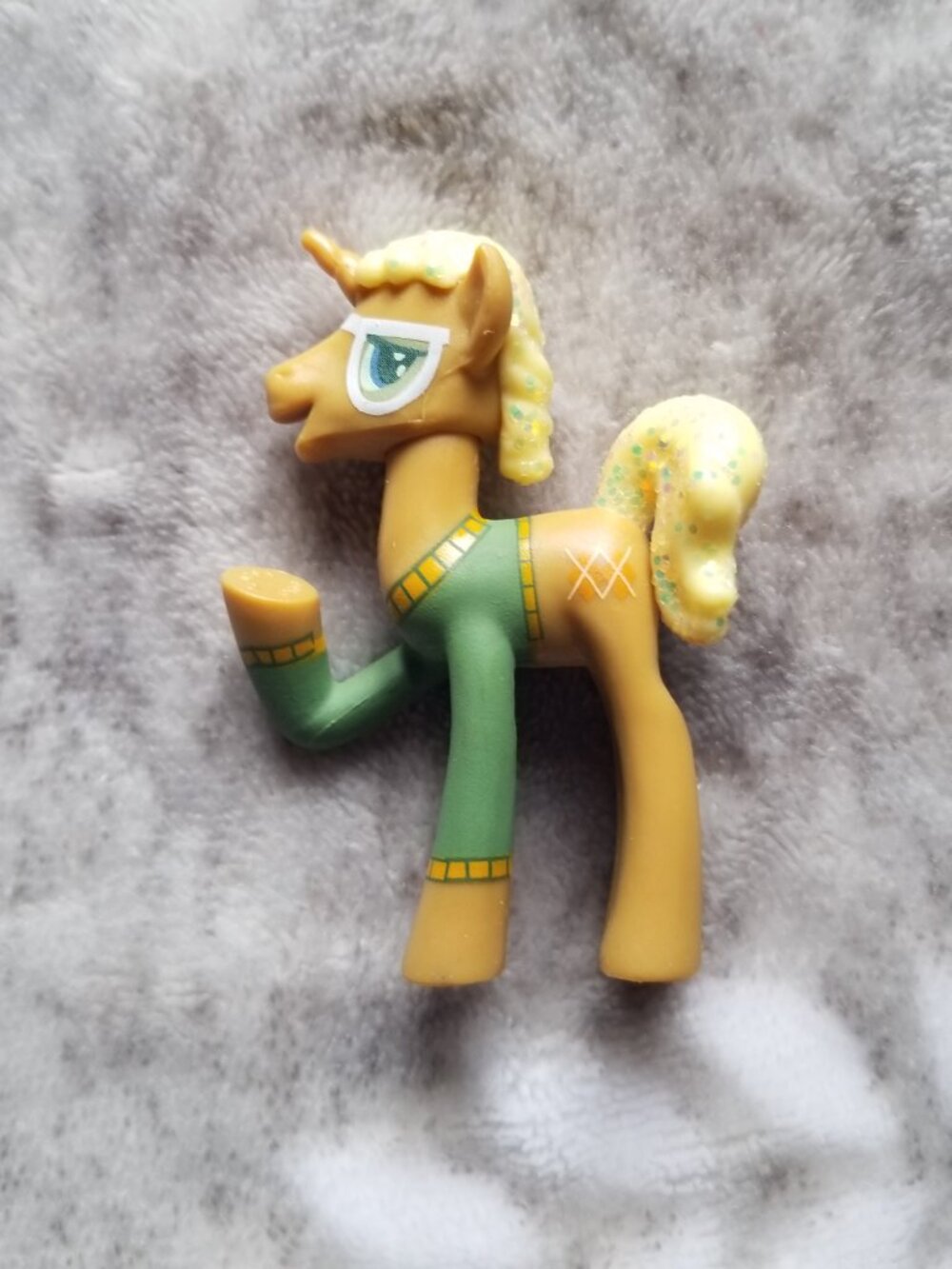 My Little Pony Figure Trenderhoof Tan Yellow Glitter MLP G4 Mini Figurine